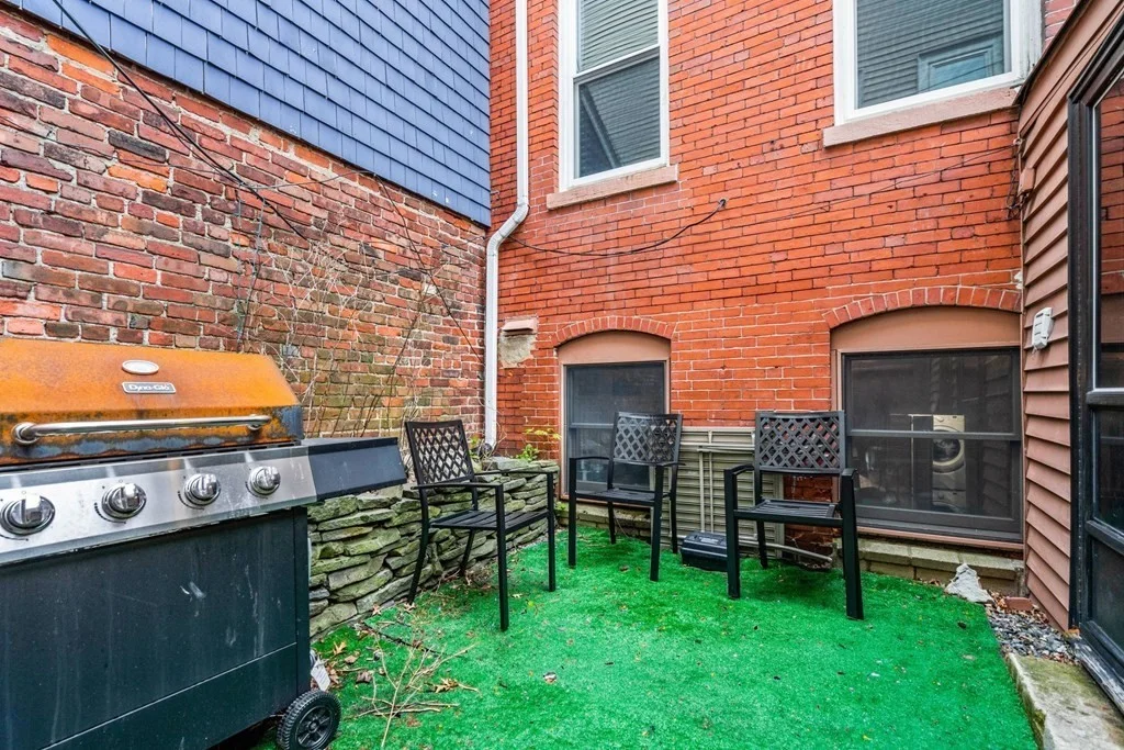 4 bed, 2 bath apartment for rent at 138 M St, Boston — photo 8 of 28