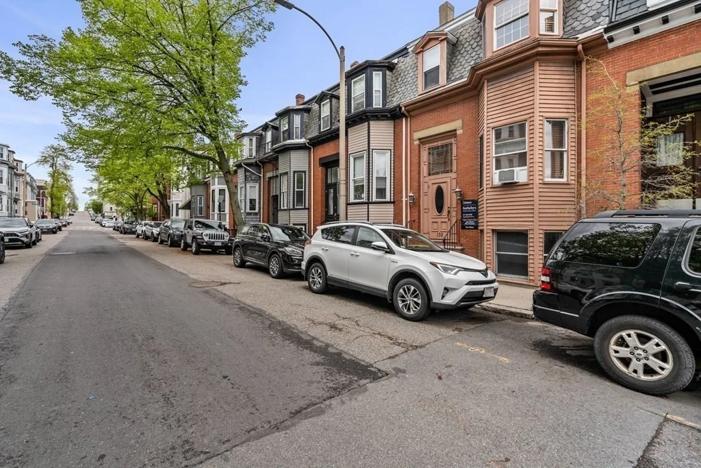 4 bed, 2 bath apartment for rent at 138 M St, Boston — photo 24 of 28