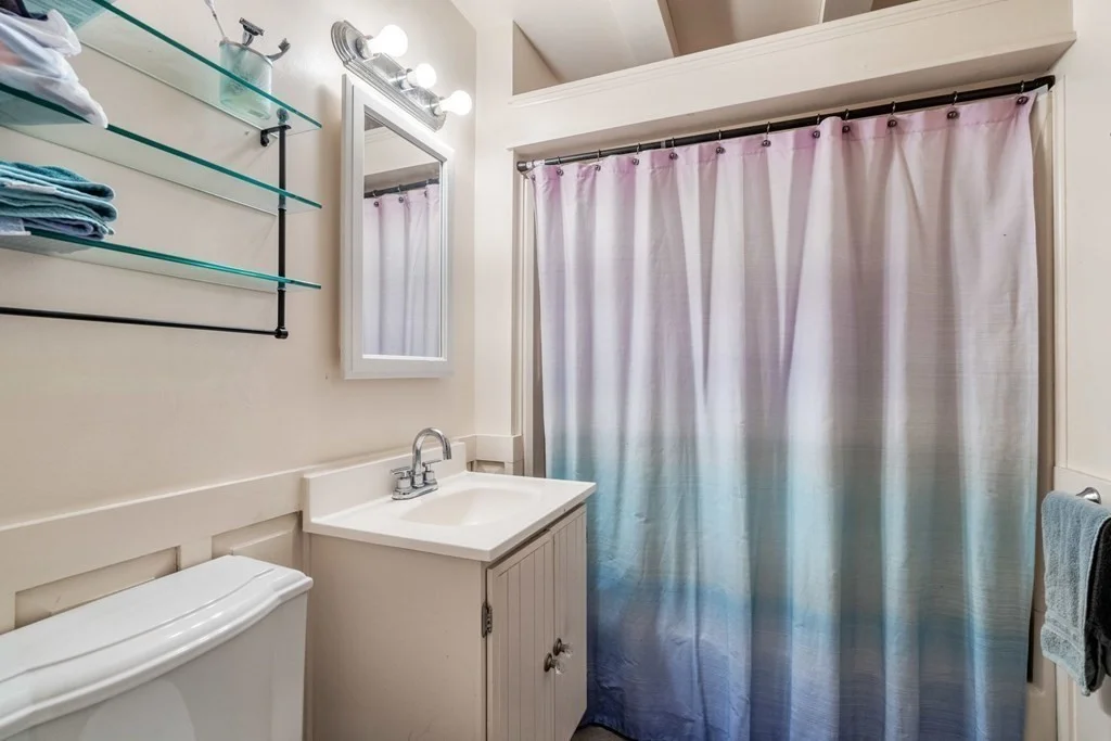 4 bed, 2 bath apartment for rent at 138 M St, Boston — photo 22 of 28