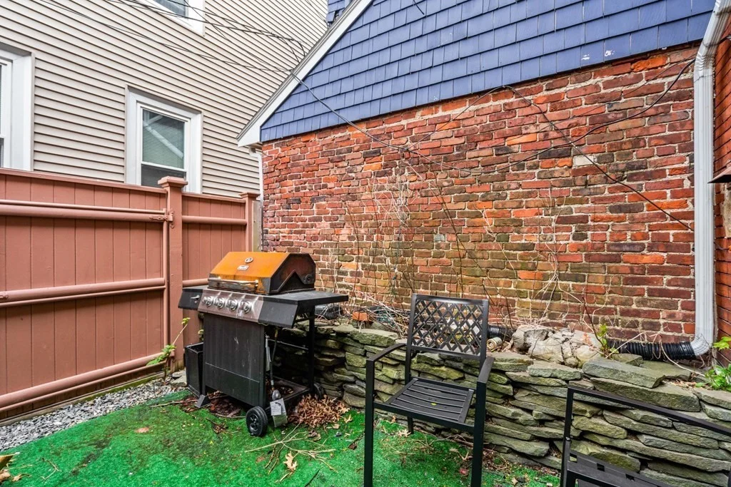 4 bed, 2 bath apartment for rent at 138 M St, Boston — photo 9 of 28