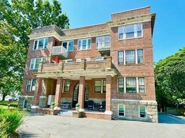 2 bed, 1 bath apartment for rent at 138 Main St Unit 13, Fairhaven