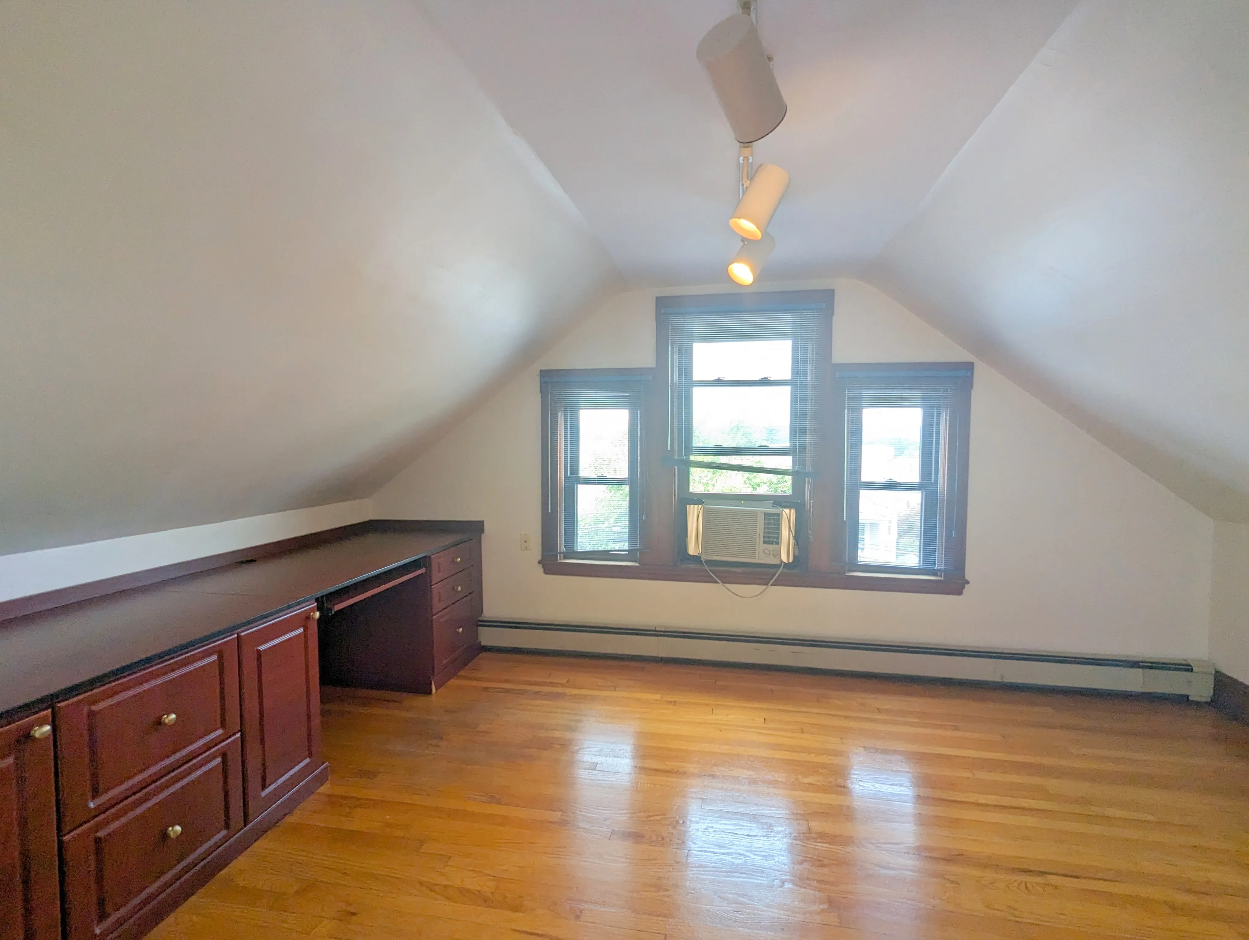 3.5 bed, 2 bath apartment for rent at 138 North St Unit 2, Somerville — photo 14 of 24