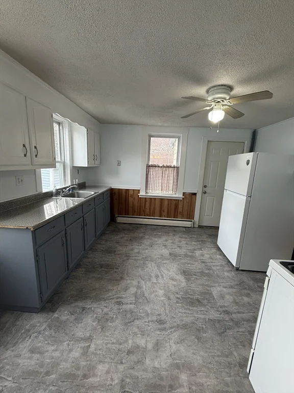 3 bed, 1 bath apartment for rent at 138 Park St Unit 2, Stoughton — photo 4 of 13