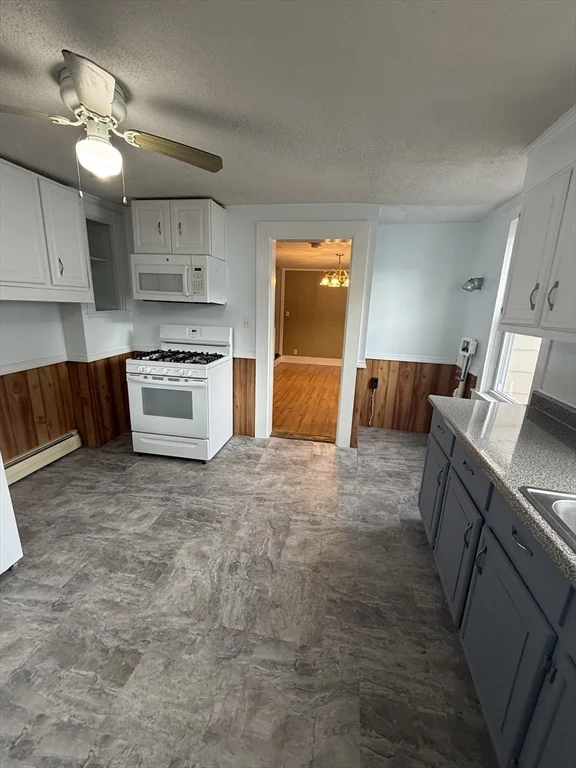 3 bed, 1 bath apartment for rent at 138 Park St Unit 2, Stoughton — photo 3 of 13
