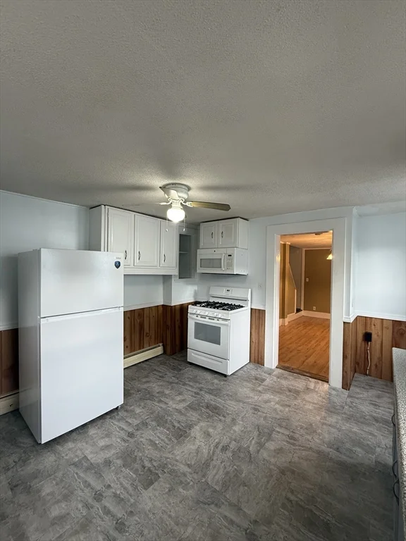 3 bed, 1 bath apartment for rent at 138 Park St Unit 2, Stoughton — photo 2 of 13