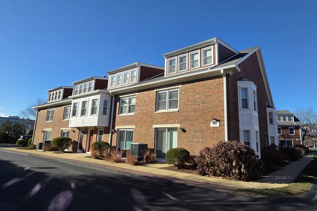 2 bed, 2 bath apartment for rent at 138 Quincy Shore Dr Unit 173, Quincy — photo 1 of 20