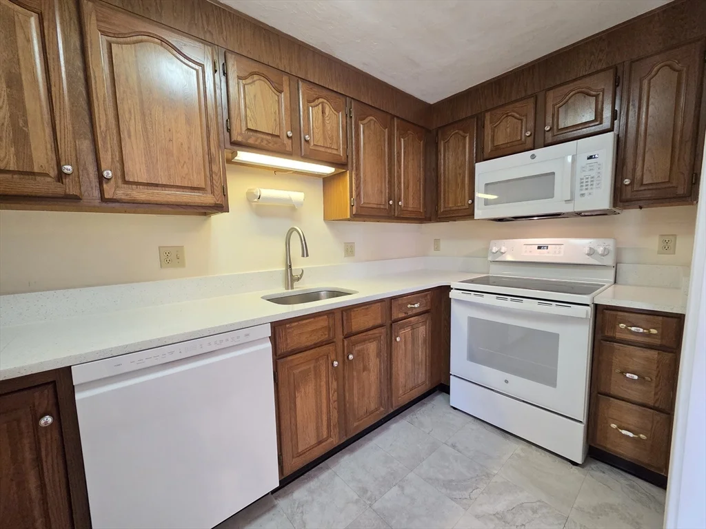 2 bed, 2 bath apartment for rent at 138 Quincy Shore Dr Unit 173, Quincy — photo 11 of 20