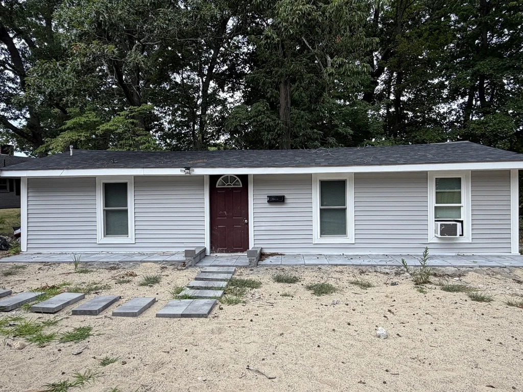 2 bed, 1 bath apartment for rent at 138 Randolph St Unit 1, South Weymouth