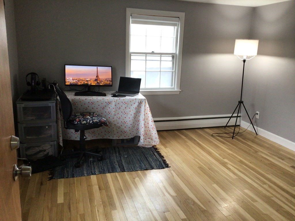 1 bed, 1 bath apartment for rent at 138 Utica Unit 1, Quincy — photo 3 of 19