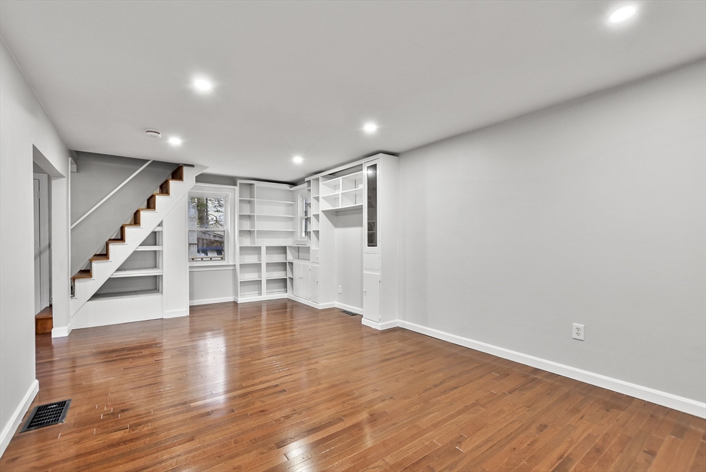 3 bed, 1 bath apartment for rent at 138 Walker Rd, Shirley — photo 22 of 41