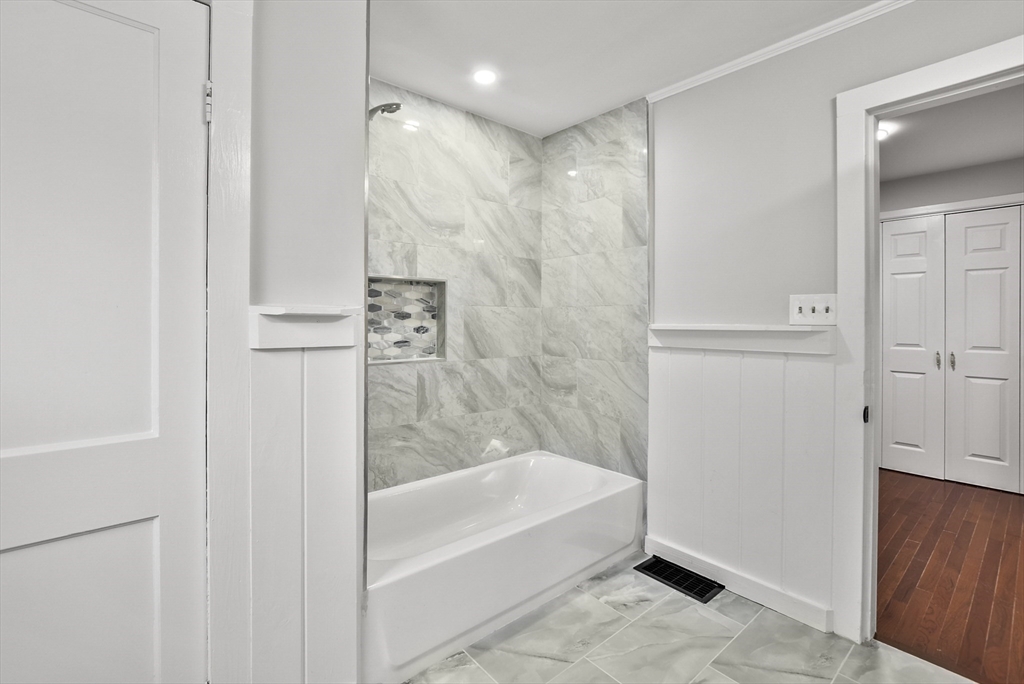 3 bed, 1 bath apartment for rent at 138 Walker Rd, Shirley — photo 12 of 41