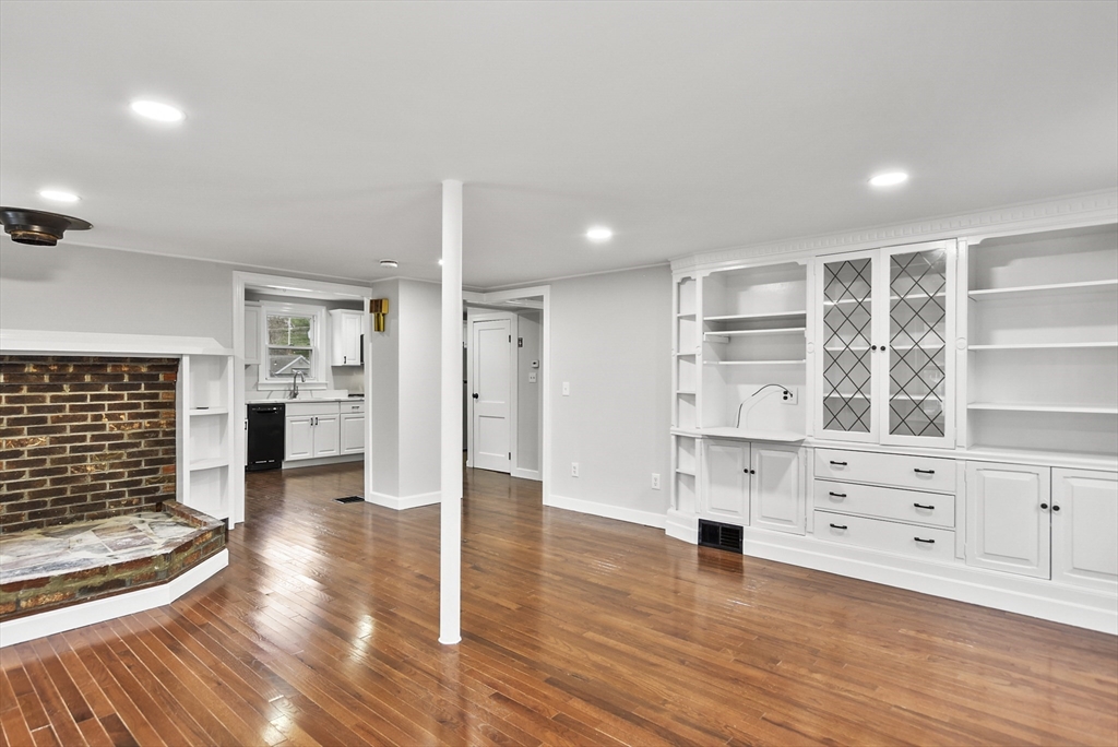 3 bed, 1 bath apartment for rent at 138 Walker Rd, Shirley — photo 8 of 41