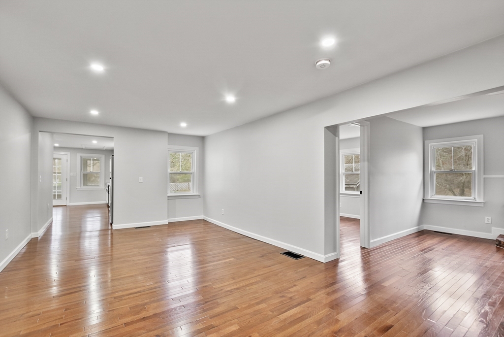 3 bed, 1 bath apartment for rent at 138 Walker Rd, Shirley — photo 24 of 41