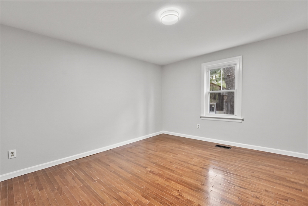 3 bed, 1 bath apartment for rent at 138 Walker Rd, Shirley — photo 15 of 41