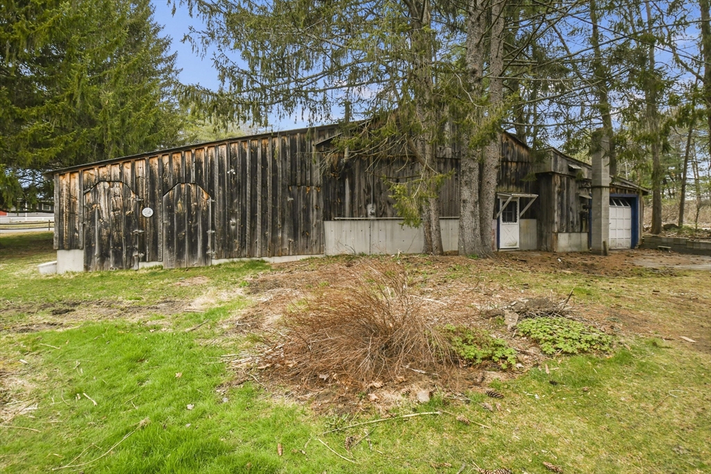 3 bed, 1 bath apartment for rent at 138 Walker Rd, Shirley — photo 37 of 41