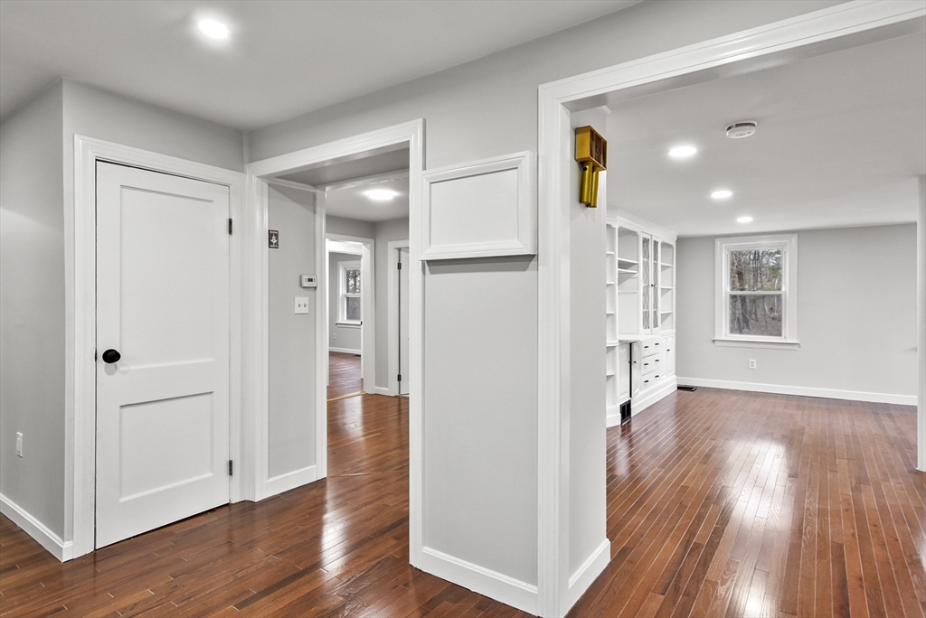 3 bed, 1 bath apartment for rent at 138 Walker Rd, Shirley — photo 3 of 41