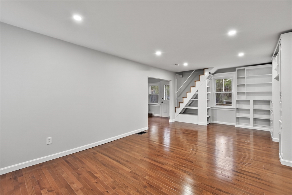 3 bed, 1 bath apartment for rent at 138 Walker Rd, Shirley — photo 21 of 41