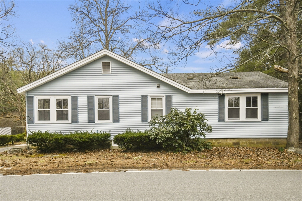 3 bed, 1 bath apartment for rent at 138 Walker Rd, Shirley — photo 1 of 41