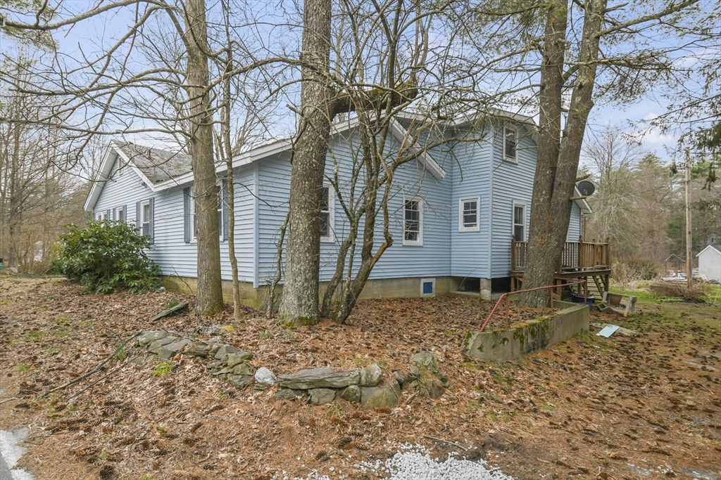 3 bed, 1 bath apartment for rent at 138 Walker Rd, Shirley — photo 34 of 41