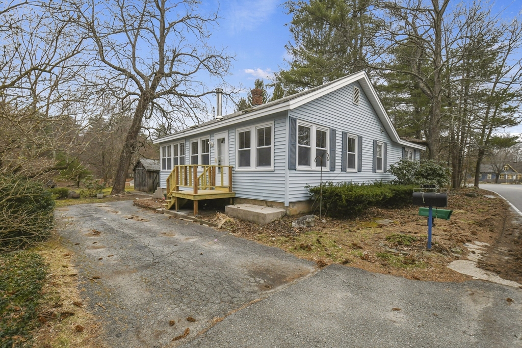 3 bed, 1 bath apartment for rent at 138 Walker Rd, Shirley — photo 40 of 41