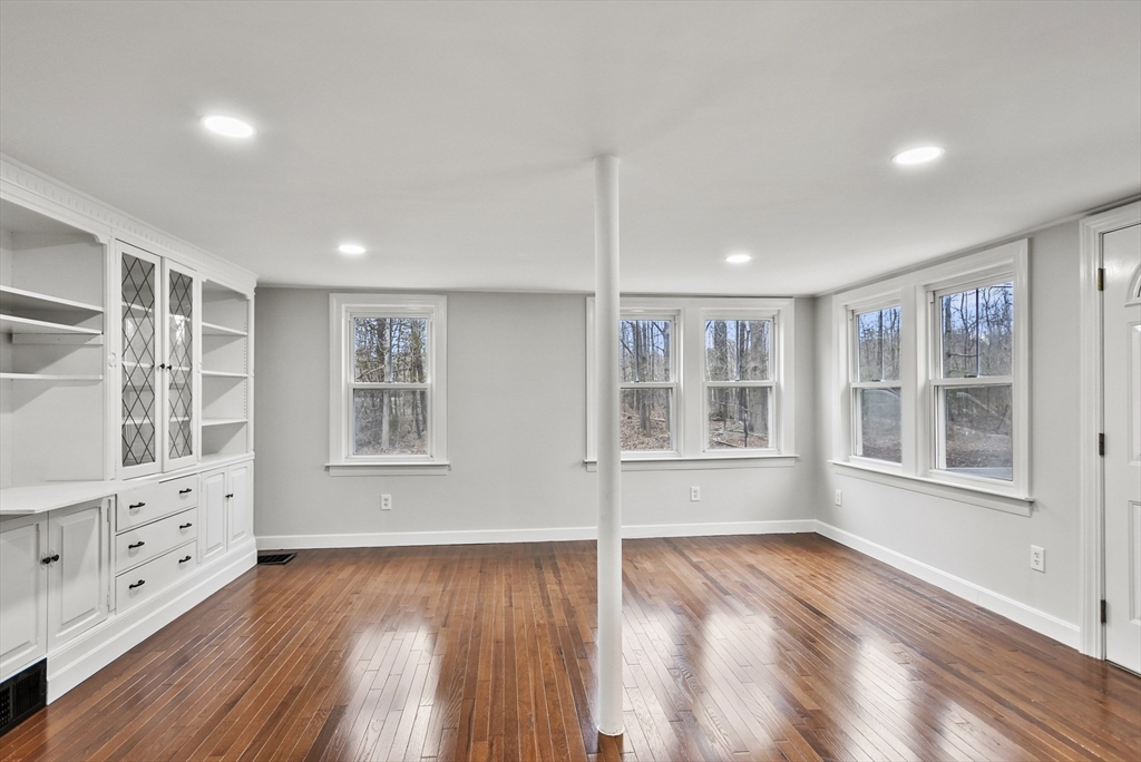 3 bed, 1 bath apartment for rent at 138 Walker Rd, Shirley — photo 5 of 41