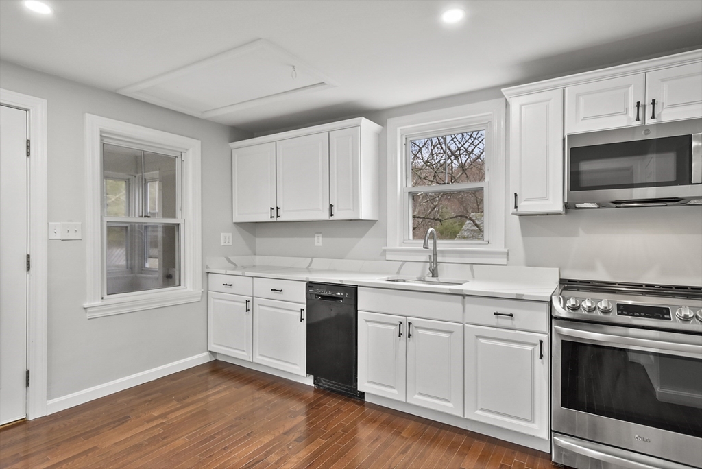 3 bed, 1 bath apartment for rent at 138 Walker Rd, Shirley — photo 7 of 41