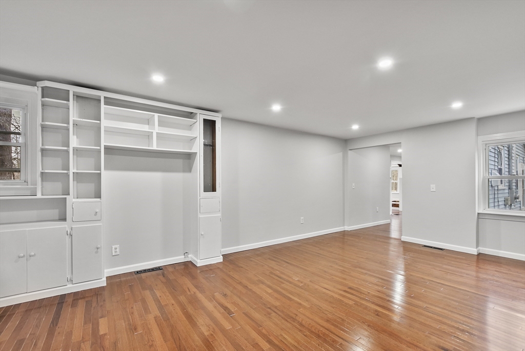 3 bed, 1 bath apartment for rent at 138 Walker Rd, Shirley — photo 23 of 41