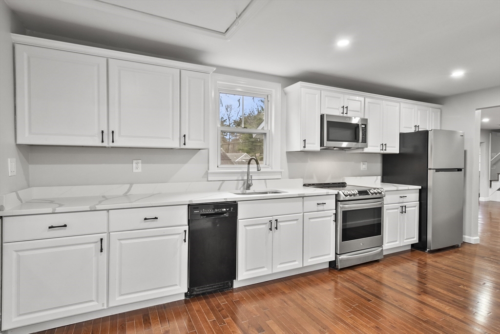 3 bed, 1 bath apartment for rent at 138 Walker Rd, Shirley — photo 6 of 41