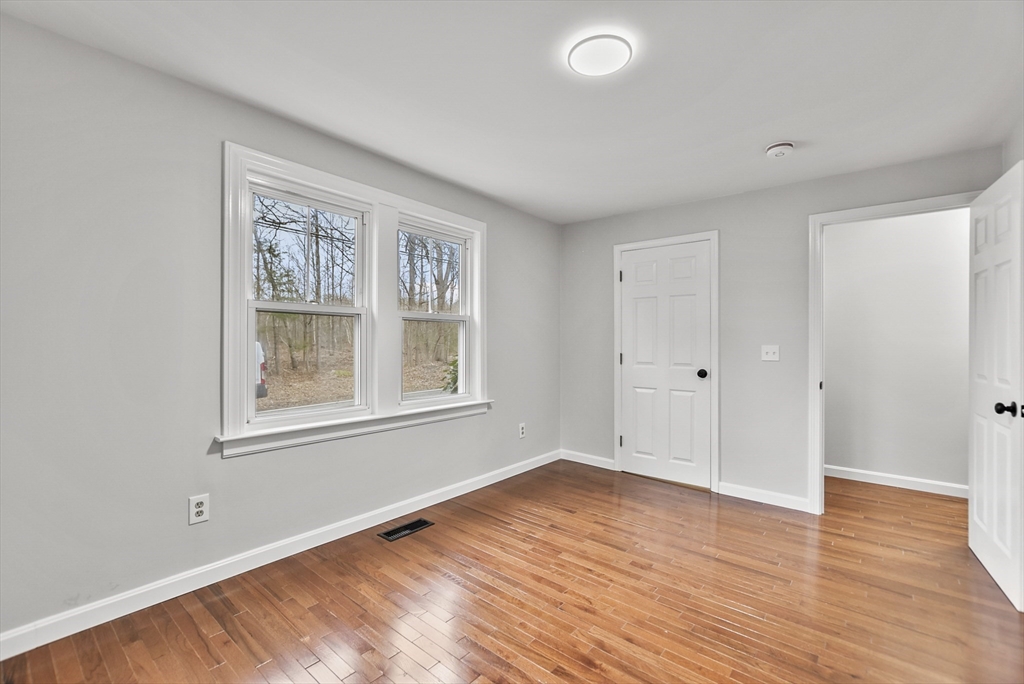 3 bed, 1 bath apartment for rent at 138 Walker Rd, Shirley — photo 20 of 41