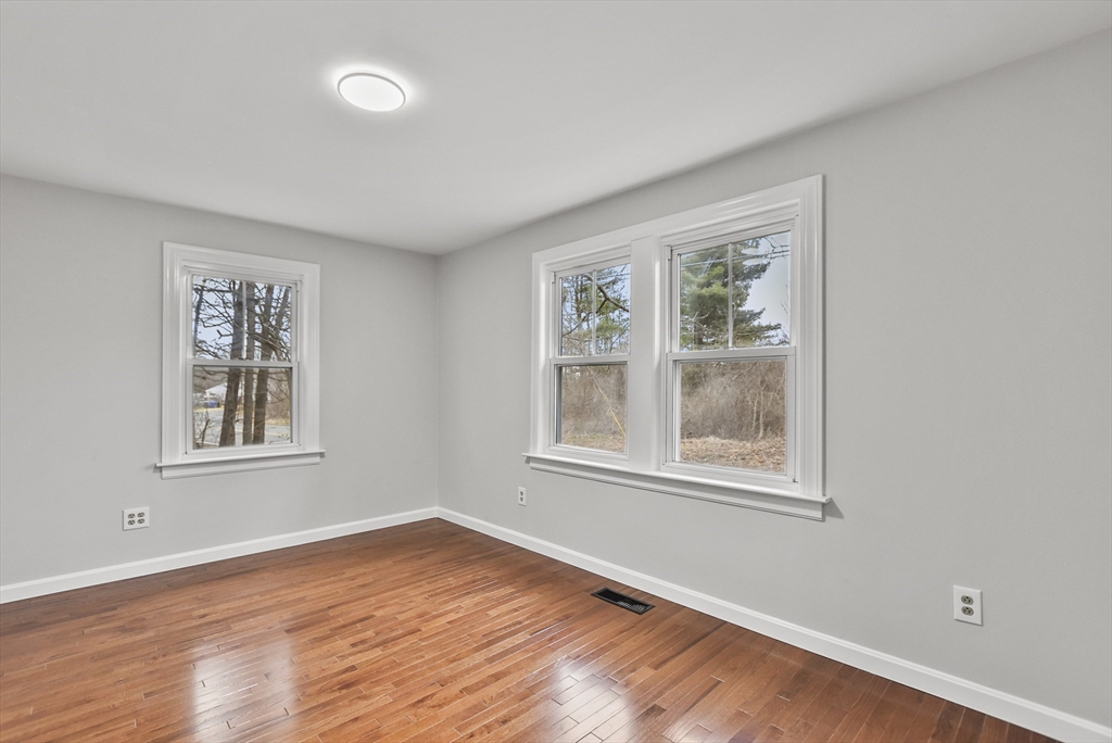 3 bed, 1 bath apartment for rent at 138 Walker Rd, Shirley — photo 17 of 41
