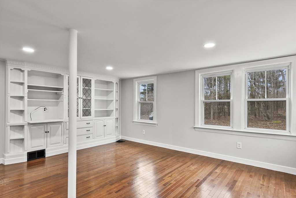 3 bed, 1 bath apartment for rent at 138 Walker Rd, Shirley — photo 9 of 41