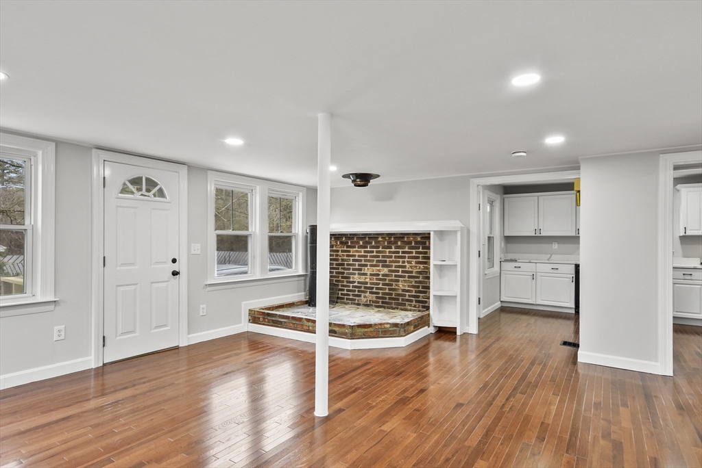 3 bed, 1 bath apartment for rent at 138 Walker Rd, Shirley — photo 2 of 41