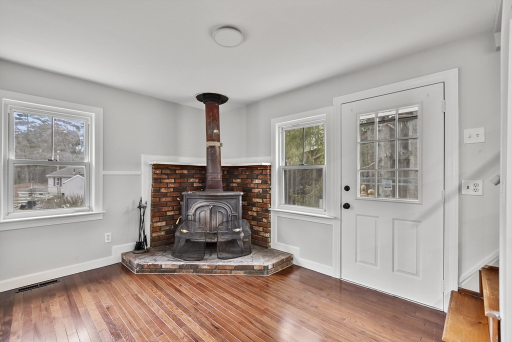 3 bed, 1 bath apartment for rent at 138 Walker Rd, Shirley — photo 25 of 41