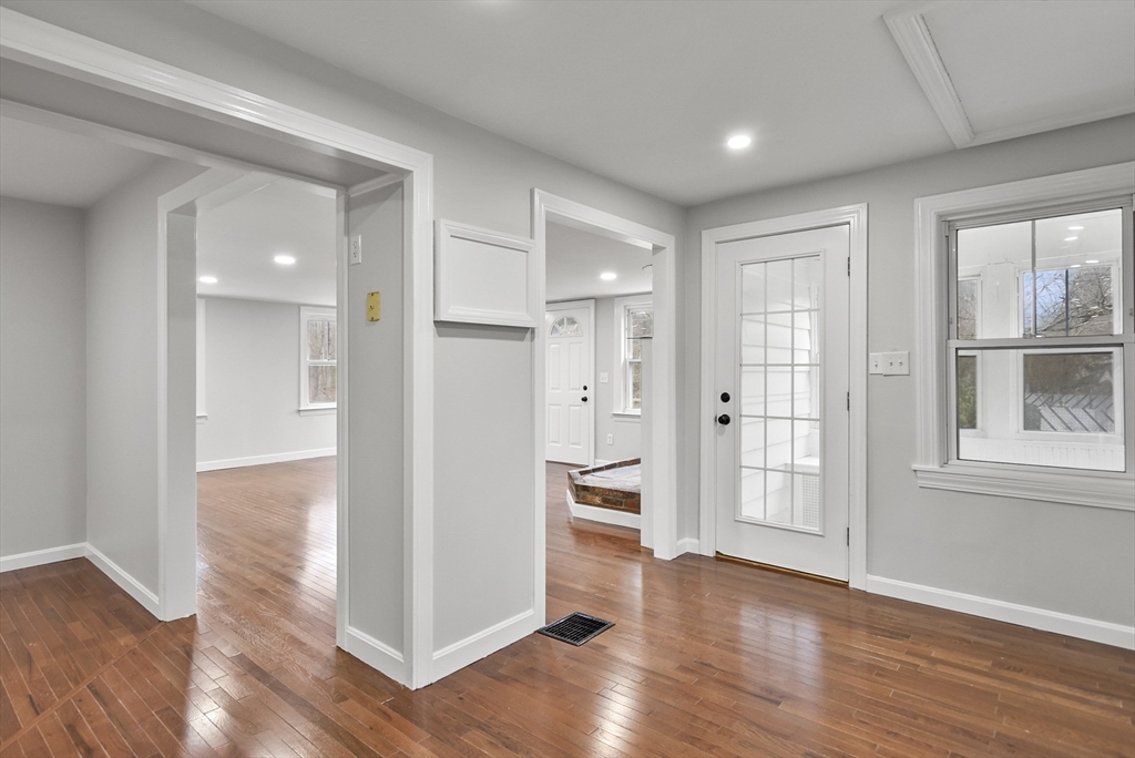 3 bed, 1 bath apartment for rent at 138 Walker Rd, Shirley — photo 4 of 41