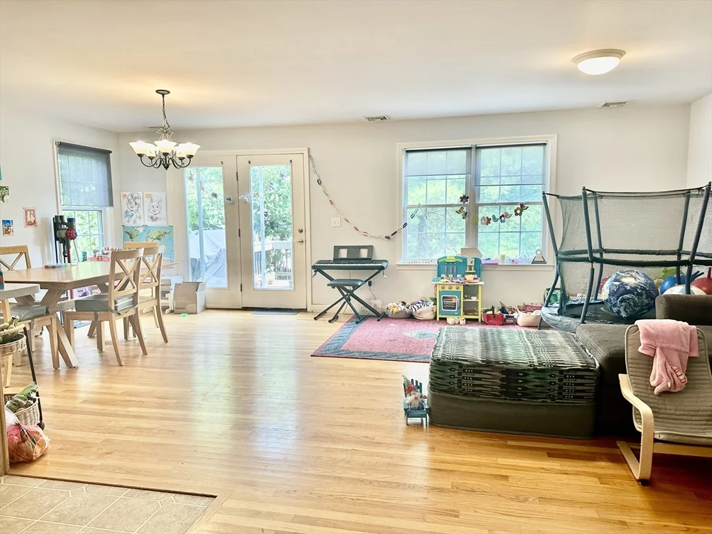 3 bed, 2 bath apartment for rent at 138 Webster St Unit 1, Newton — photo 1 of 9