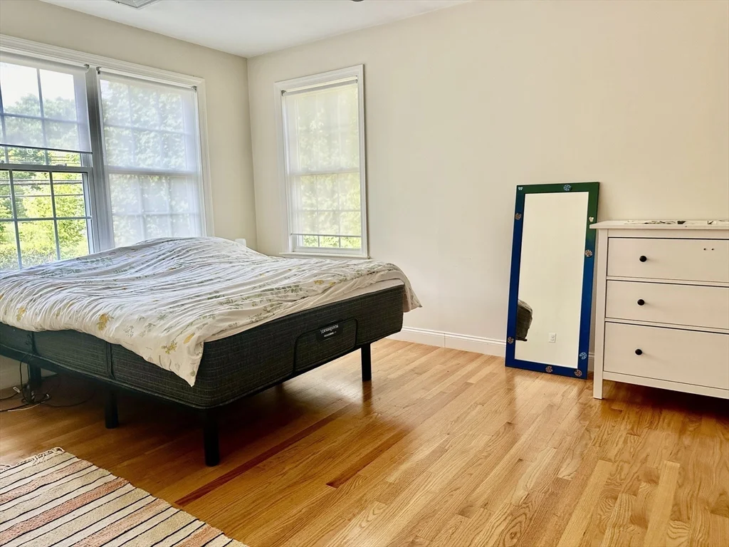 3 bed, 2 bath apartment for rent at 138 Webster St Unit 1, Newton — photo 2 of 9