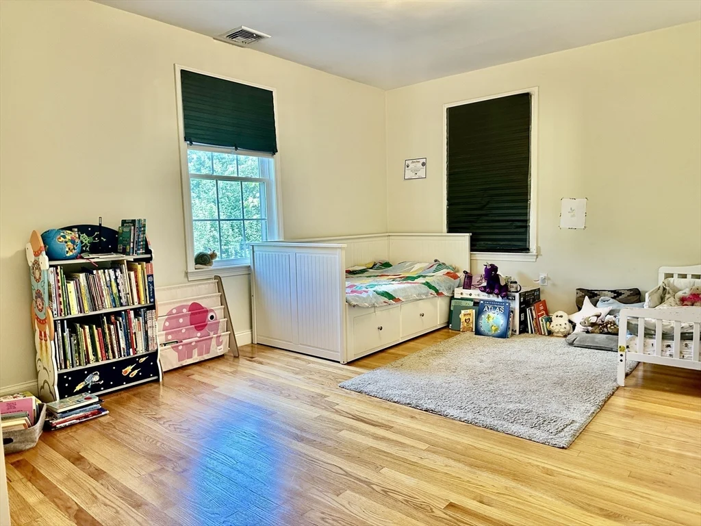 3 bed, 2 bath apartment for rent at 138 Webster St Unit 1, Newton — photo 3 of 9