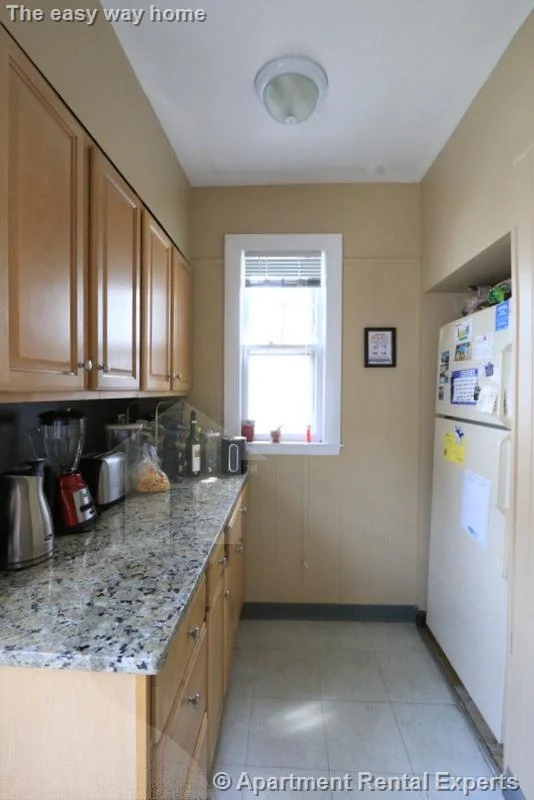 4 bed, 2 bath apartment for rent at 138 West Adams St, Tufts — photo 3 of 20