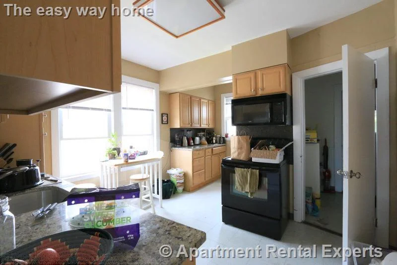 4 bed, 2 bath apartment for rent at 138 West Adams St, Tufts — photo 1 of 20