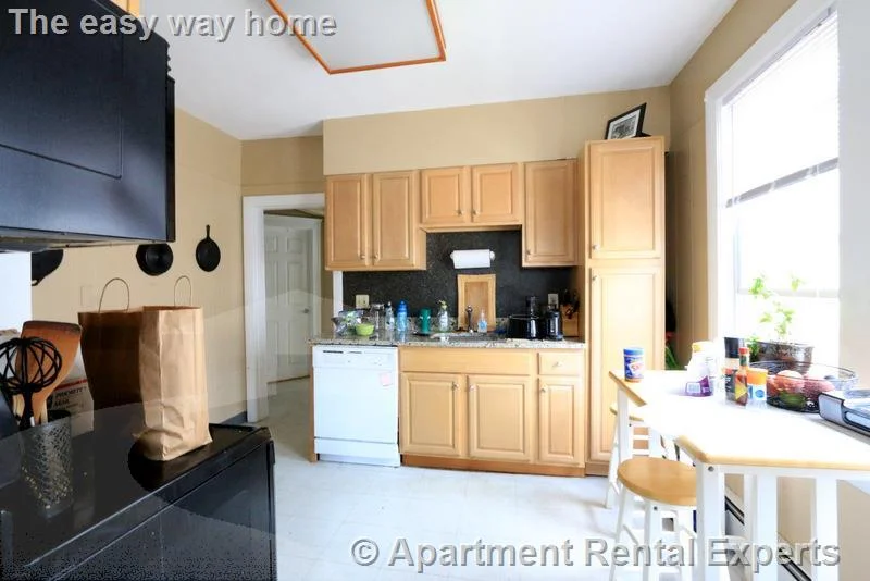 4 bed, 2 bath apartment for rent at 138 West Adams St, Tufts — photo 2 of 20