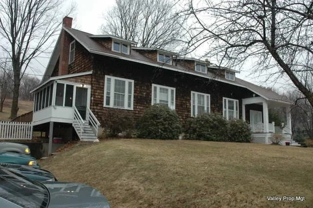 4 bed, 2 bath apartment for rent at 1381 South East St Unit N/A, Amherst — photo 2 of 5