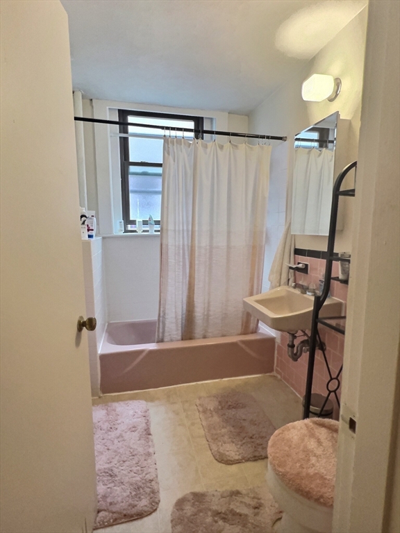 1 bed, 1 bath apartment for rent at 1382 Beacon Unit 10, Coolidge Corner — photo 6 of 8