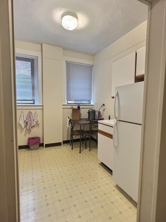 1 bed, 1 bath apartment for rent at 1382 Beacon Unit 10, Coolidge Corner — photo 4 of 8