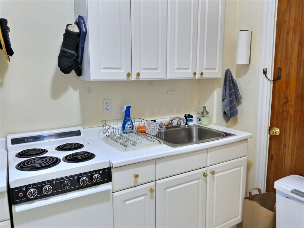 1 bed, 1 bath apartment for rent at 1382 Beacon Unit 11, Coolidge Corner — photo 1 of 12
