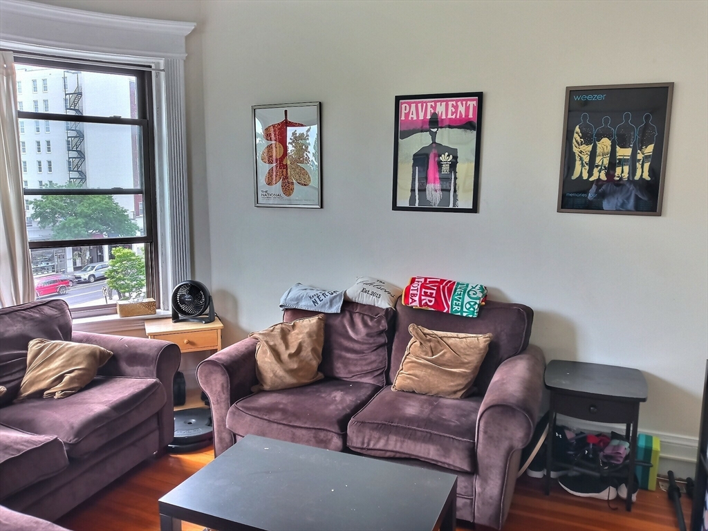 1 bed, 1 bath apartment for rent at 1382 Beacon Unit 11, Coolidge Corner — photo 5 of 12