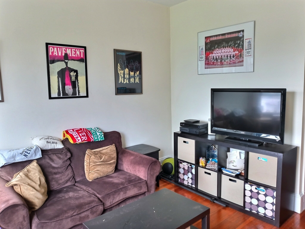 1 bed, 1 bath apartment for rent at 1382 Beacon Unit 11, Coolidge Corner — photo 6 of 12