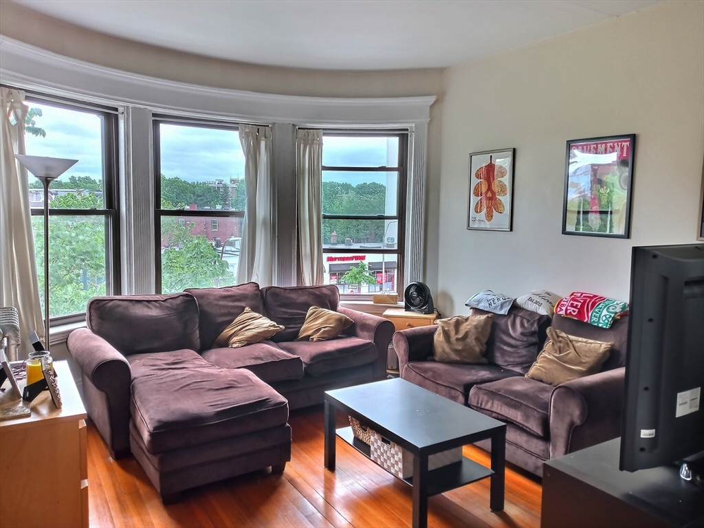 1 bed, 1 bath apartment for rent at 1382 Beacon Unit 11, Coolidge Corner — photo 4 of 12
