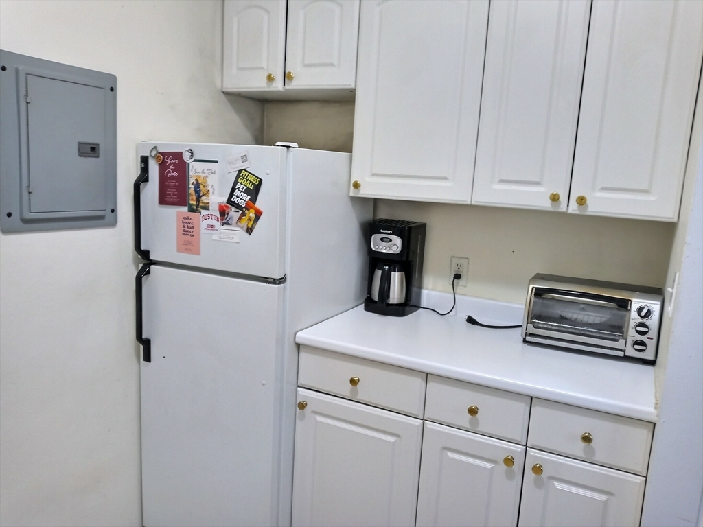 1 bed, 1 bath apartment for rent at 1382 Beacon Unit 11, Coolidge Corner — photo 3 of 12