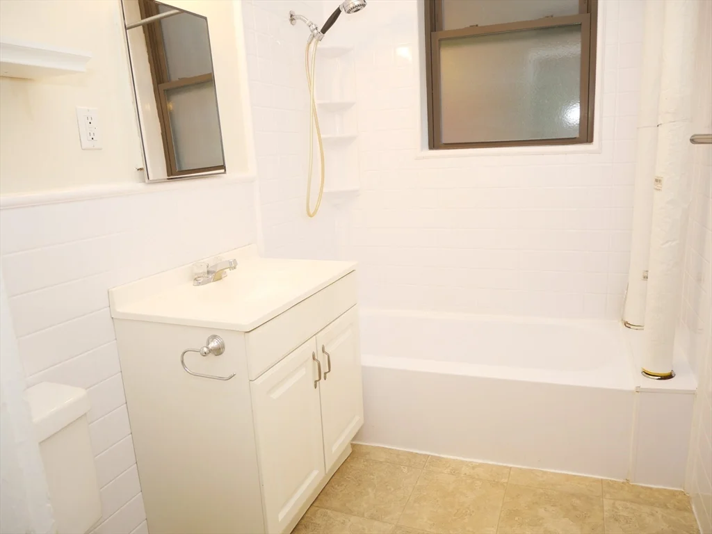 1 bed, 1 bath apartment for rent at 1382 Beacon Unit 12, Coolidge Corner — photo 5 of 5