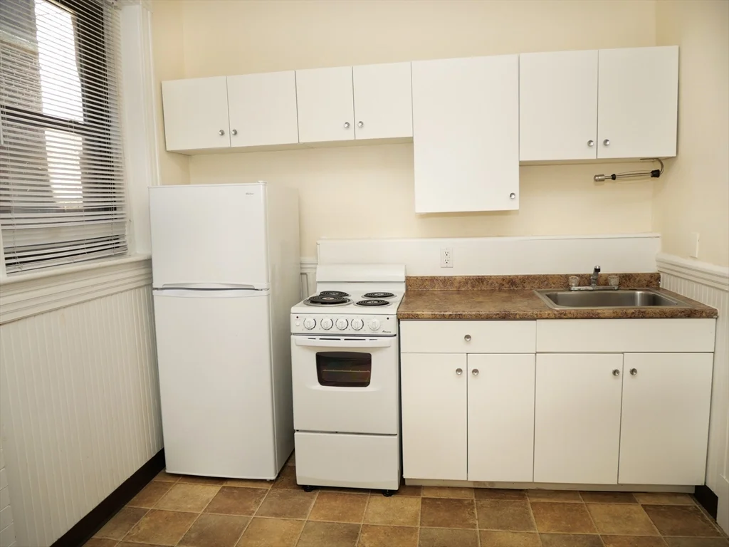1 bed, 1 bath apartment for rent at 1382 Beacon Unit 12, Coolidge Corner — photo 1 of 5
